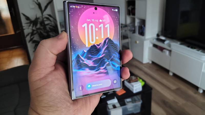 Тестируем Samsung Galaxy Z Fold 8: шире ли лучше и как пользоваться этим компактным «трансформером»